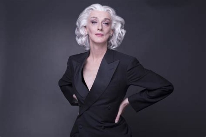 Drusilla Foer al Teatro Puccini con "Eleganzissima" 