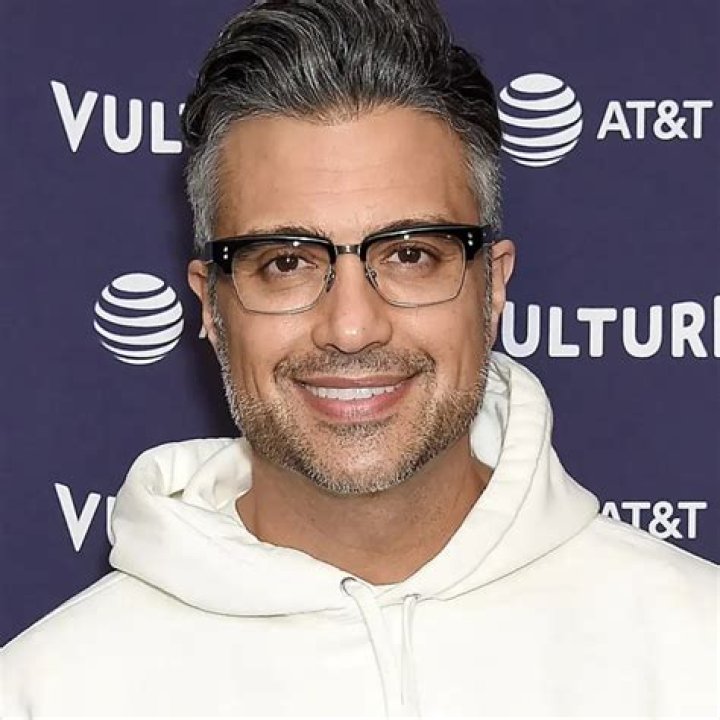 Jaime Camil Biography, Height & Life Story Super Stars Bio
