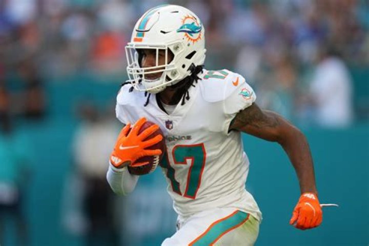 Jaylen Waddle hopeful of learning from Tyreek Hill 'I'm going to soak