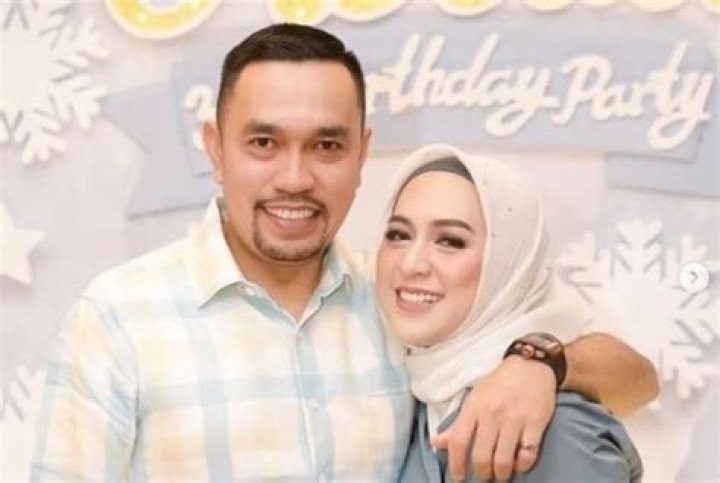 Kisah Romantis Adam Cheng: Pertemuan Dengan Sang Istri