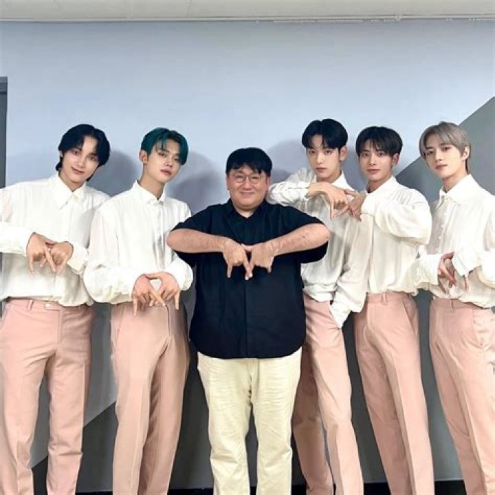Si-Hyuk