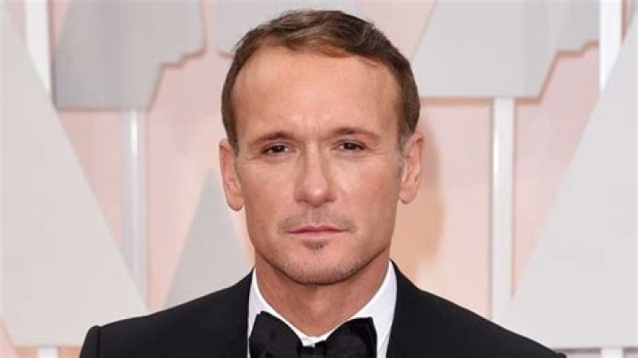 Tim McGraw Makeover using Plastic Surgery?