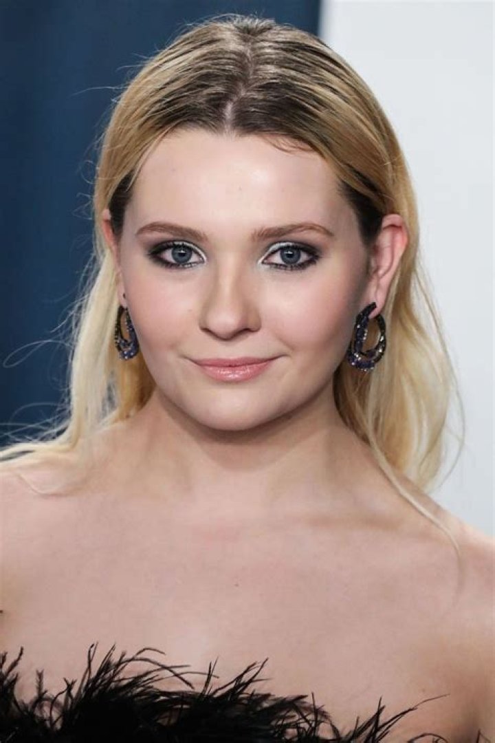 Uncover The Secrets Of Abigail Breslin's Iconic Gap-Toothed Smile