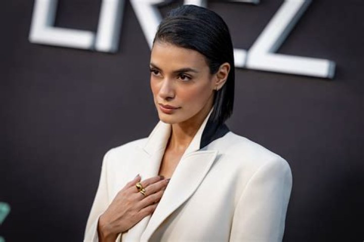 Unveiling The Secrets Of Laysla De Oliveira's Enduring Partnership