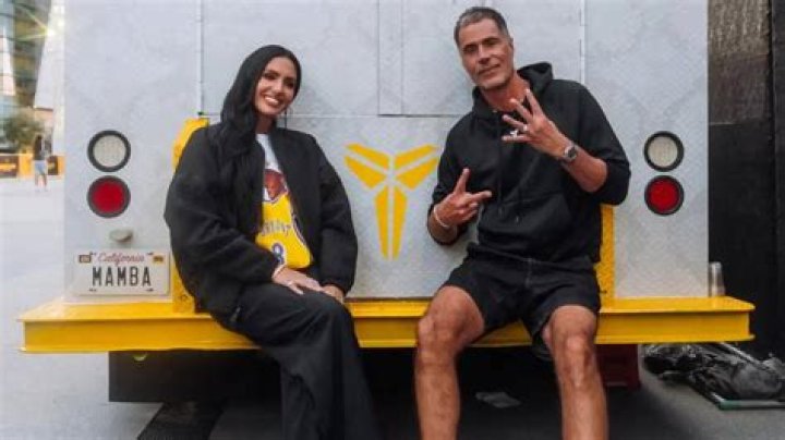 Vanessa Bryants Photos With Lakers Rob Pelinka Go Viral ·