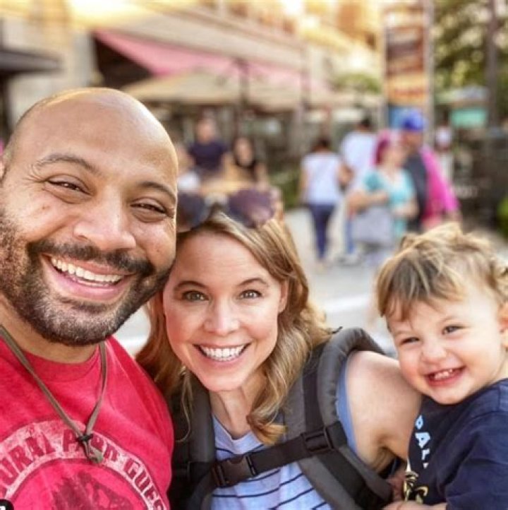 ZBlogN | Colton Dunn | Wife Jessica Stier? Kids Family And Net Worth